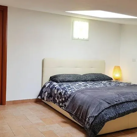 Sunlight Attic/mansarda Apartman Marino
